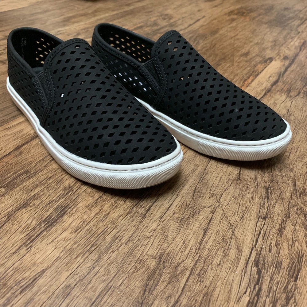 (Runs small) Steve Madden Sneakers